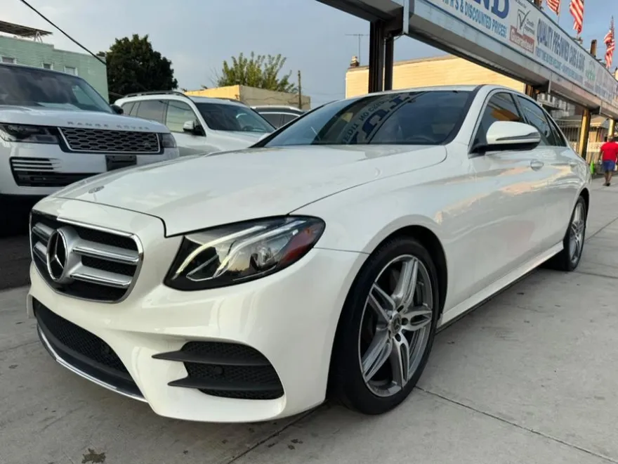 2019 Mercedes Benz E 300 photo 1
