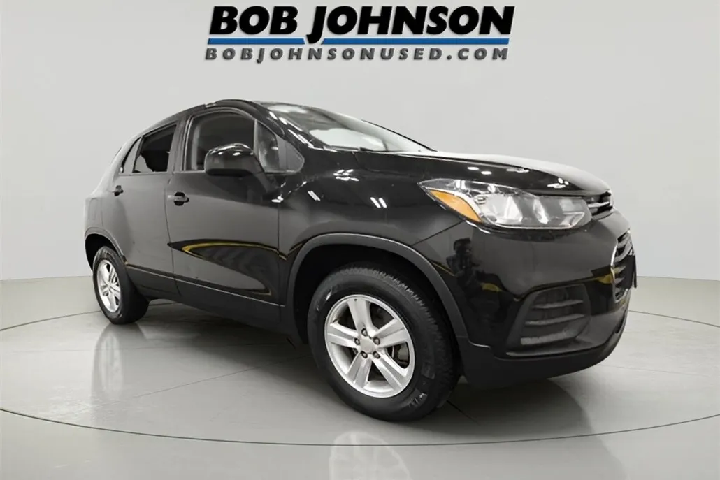 2022 Chevrolet Trax LS photo 1