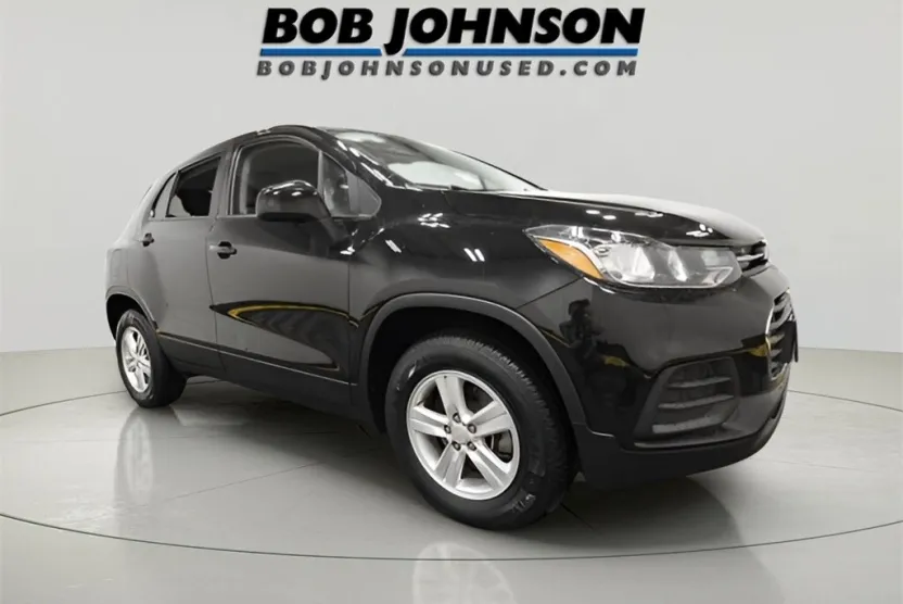 2022 Chevrolet Trax LS photo 1