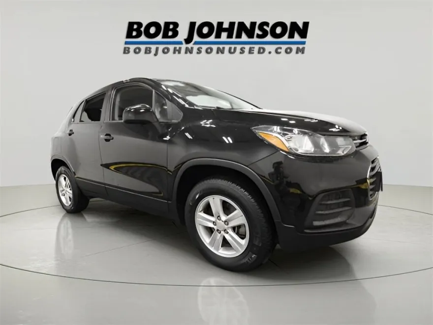 2022 Chevrolet Trax LS photo 1