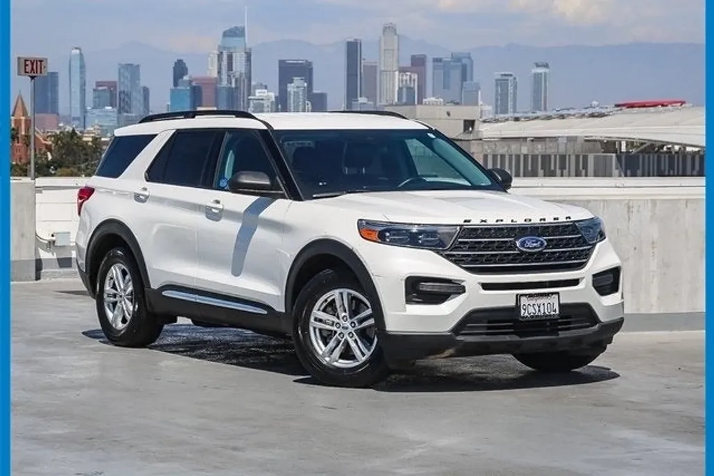 2022 Ford Explorer XLT photo 1