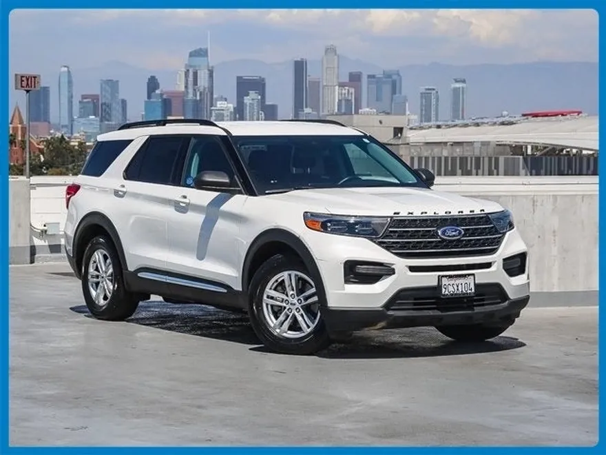2022 Ford Explorer XLT photo 1