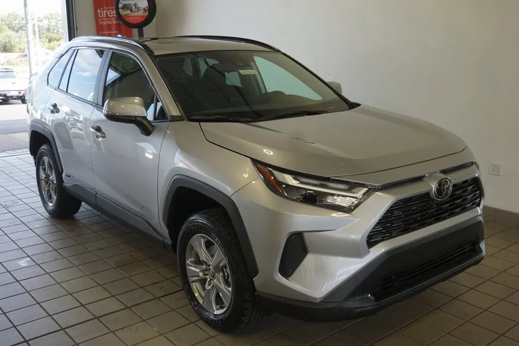 2025 Toyota RAV4 Hybrid XLE photo 1