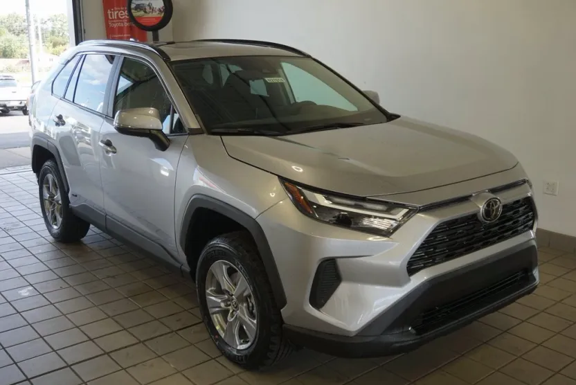 2025 Toyota RAV4 Hybrid XLE photo 1