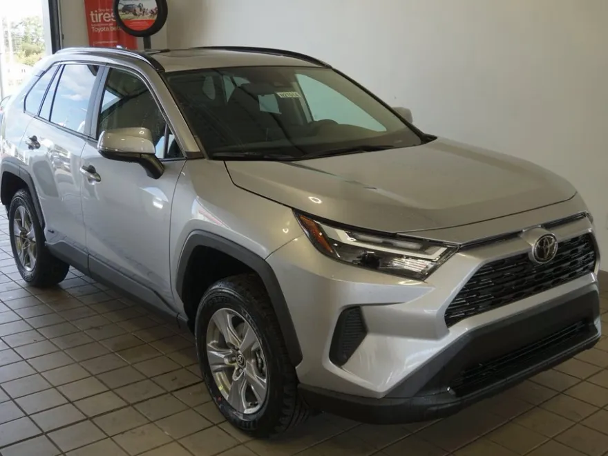 2025 Toyota RAV4 Hybrid XLE photo 1