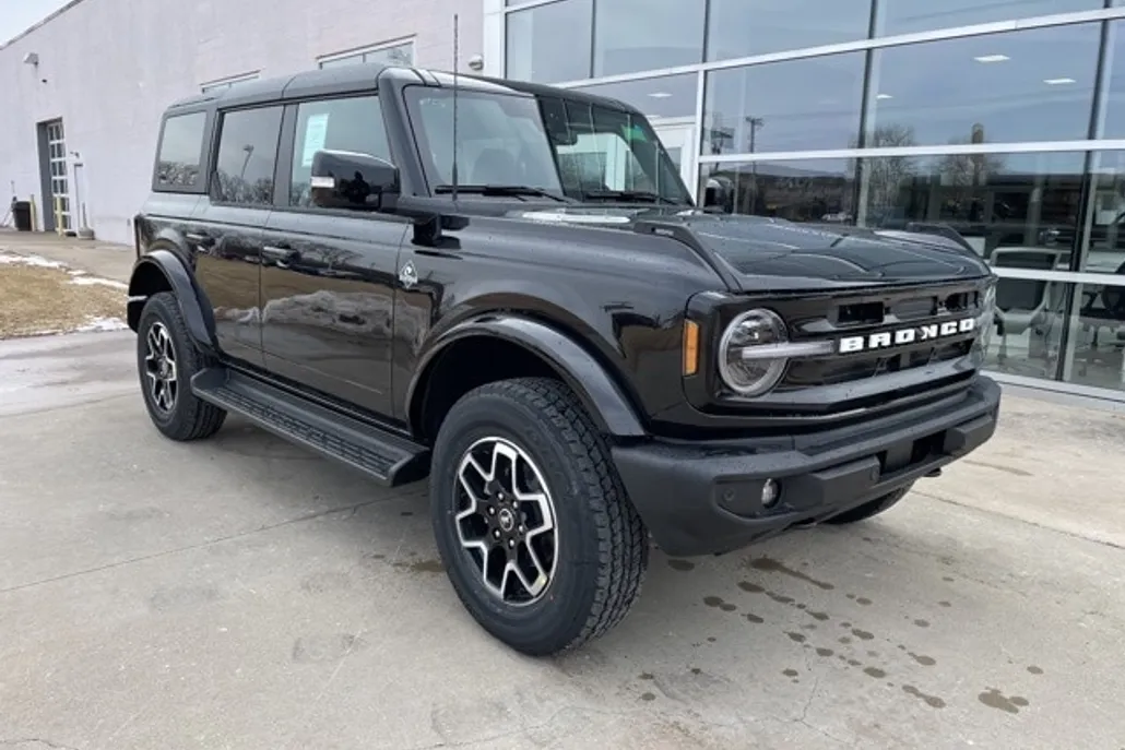 2025 Ford Bronco Outer Banks photo 1
