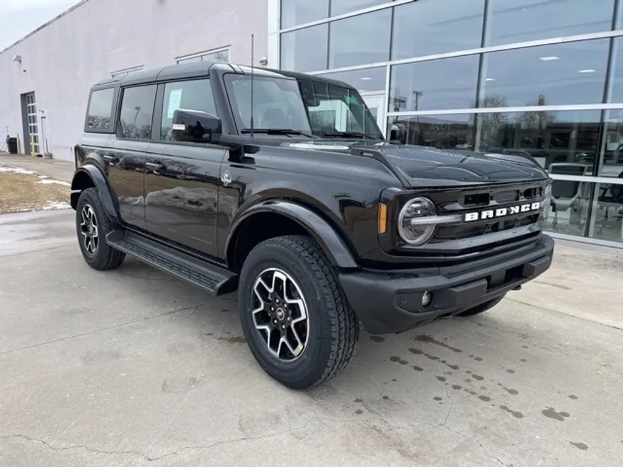 2025 Ford Bronco Outer Banks photo 1