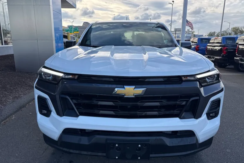 2025 Chevrolet Colorado Work Truck LT photo 1