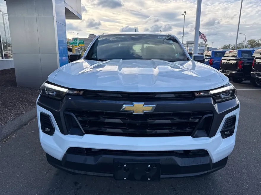 2025 Chevrolet Colorado Work Truck LT photo 1