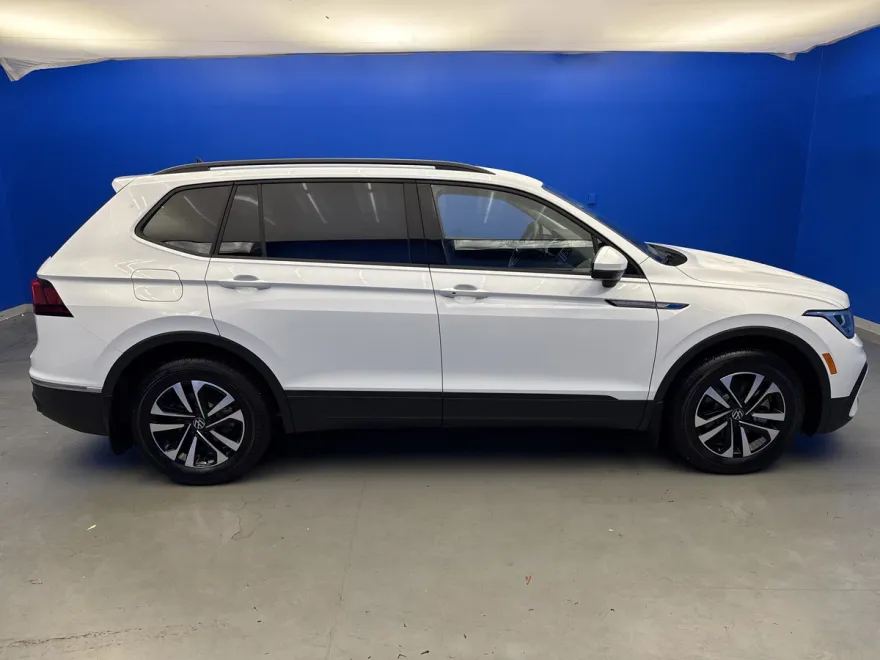 2024 Volkswagen Tiguan S photo 1