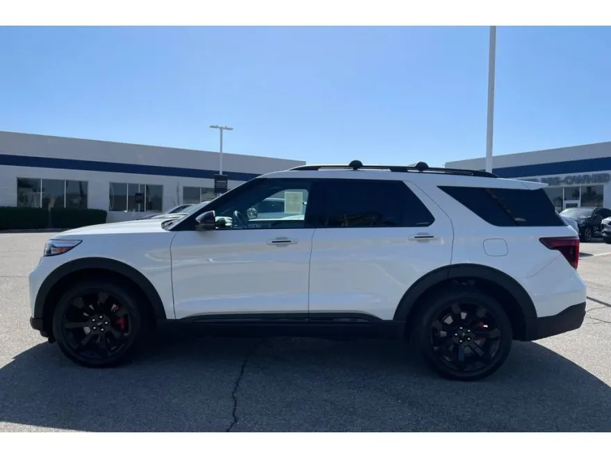 2023 Ford Explorer ST photo 1