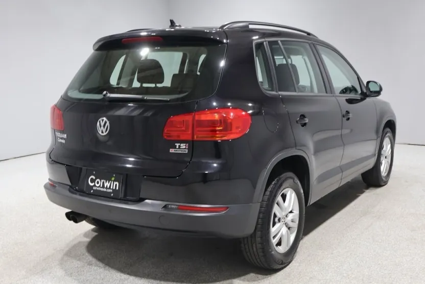 2017 Volkswagen Tiguan S photo 1