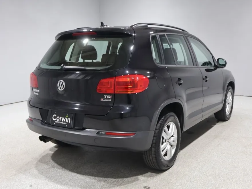 2017 Volkswagen Tiguan S photo 1