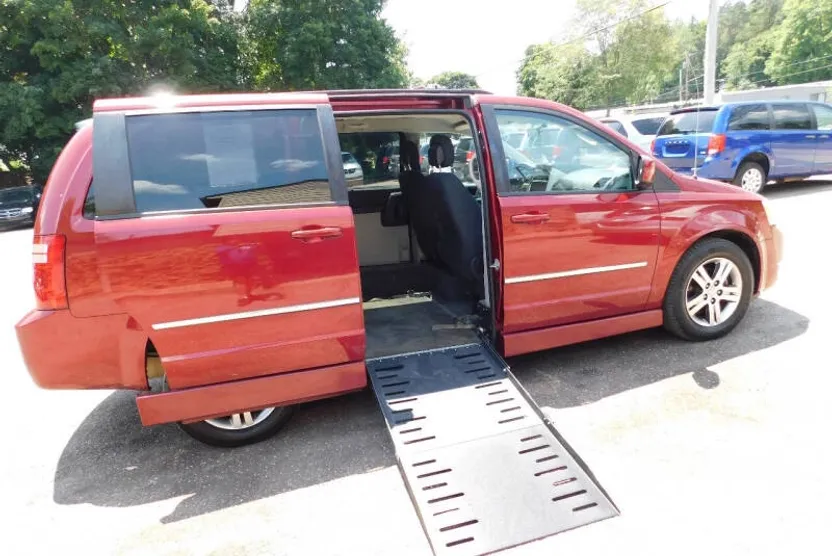 2010 Dodge Grand Caravan SXT Crew photo 1