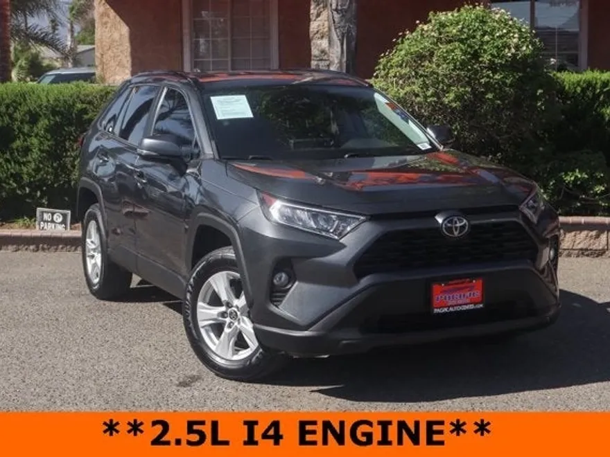 2021 Toyota RAV4 XLE photo 1