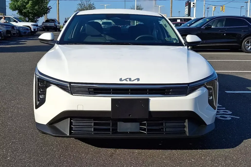 2025 Kia K4 LXS photo 1