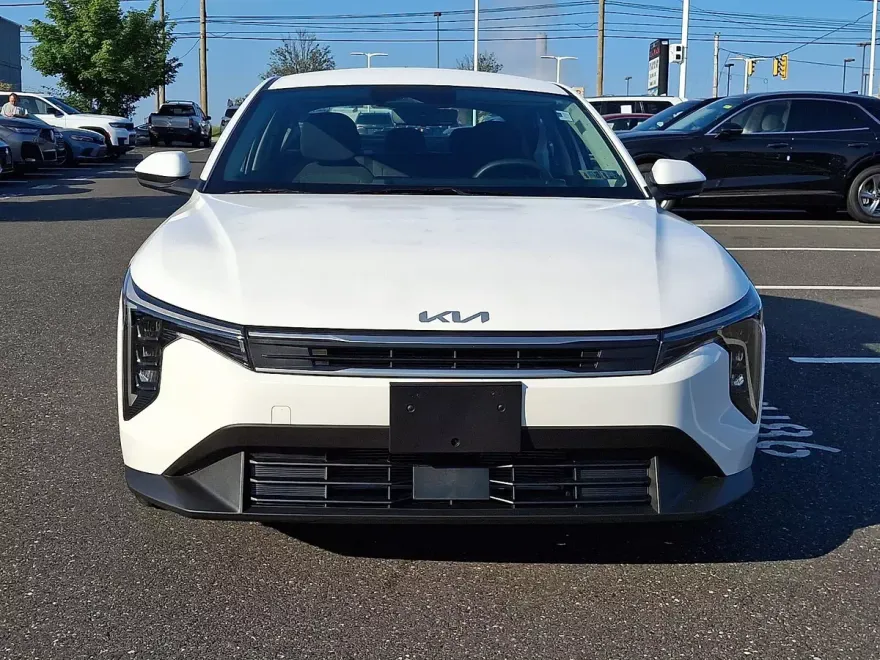 2025 Kia K4 LXS photo 1