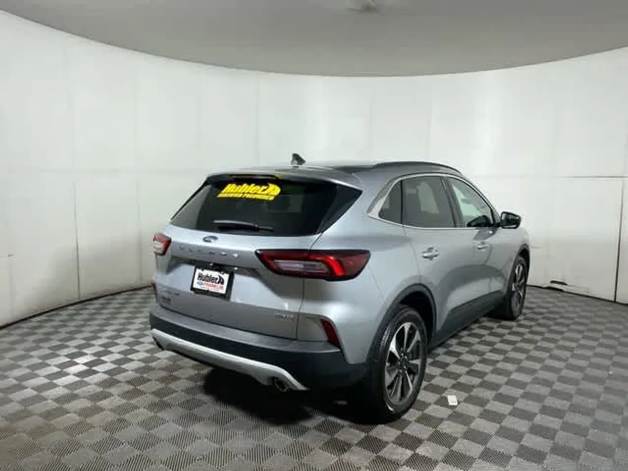 2023 Ford Escape Platinum photo 1
