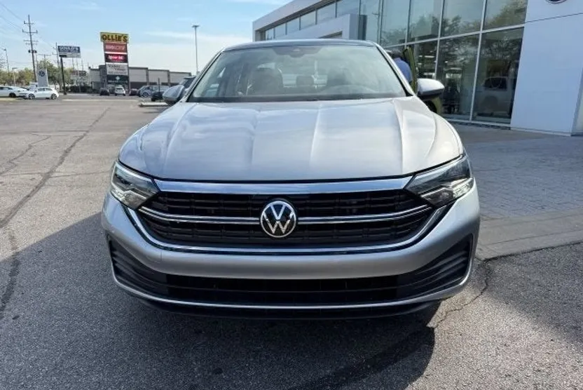 2023 Volkswagen Jetta 1.5T SE photo 1