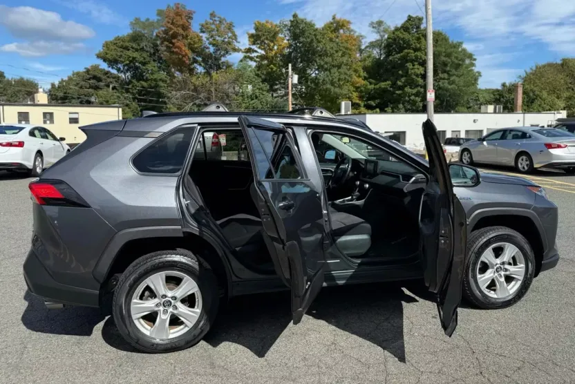 2021 Toyota RAV4 Hybrid LE Sport photo 1