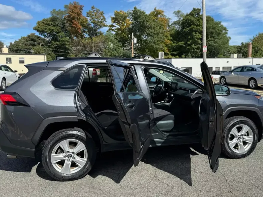 2021 Toyota RAV4 Hybrid LE Sport photo 1