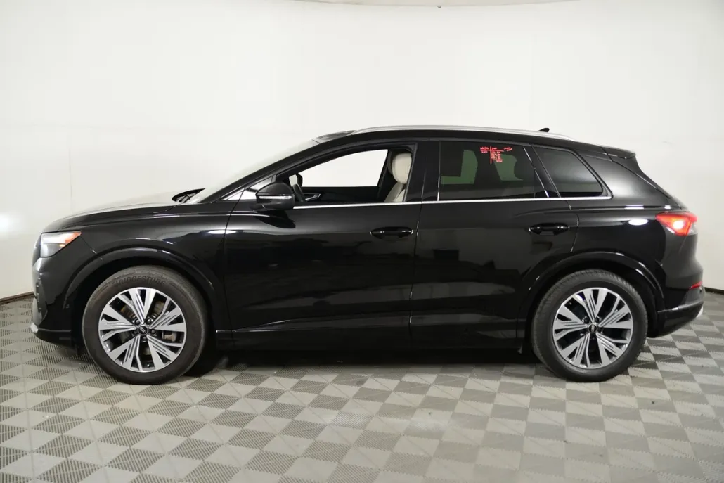 2023 Audi Q4 40 E-tron Premium Plus photo 1