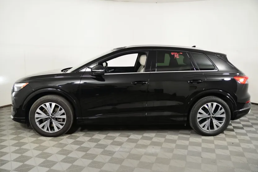 2023 Audi Q4 40 E-tron Premium Plus photo 1