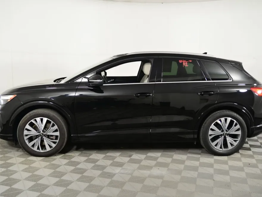 2023 Audi Q4 40 E-tron Premium Plus photo 1