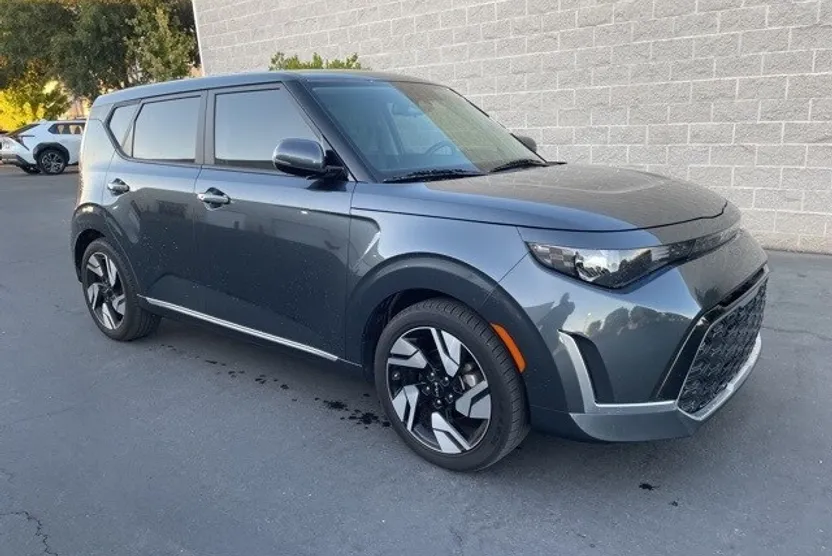 2023 Kia Soul GT-Line photo 1