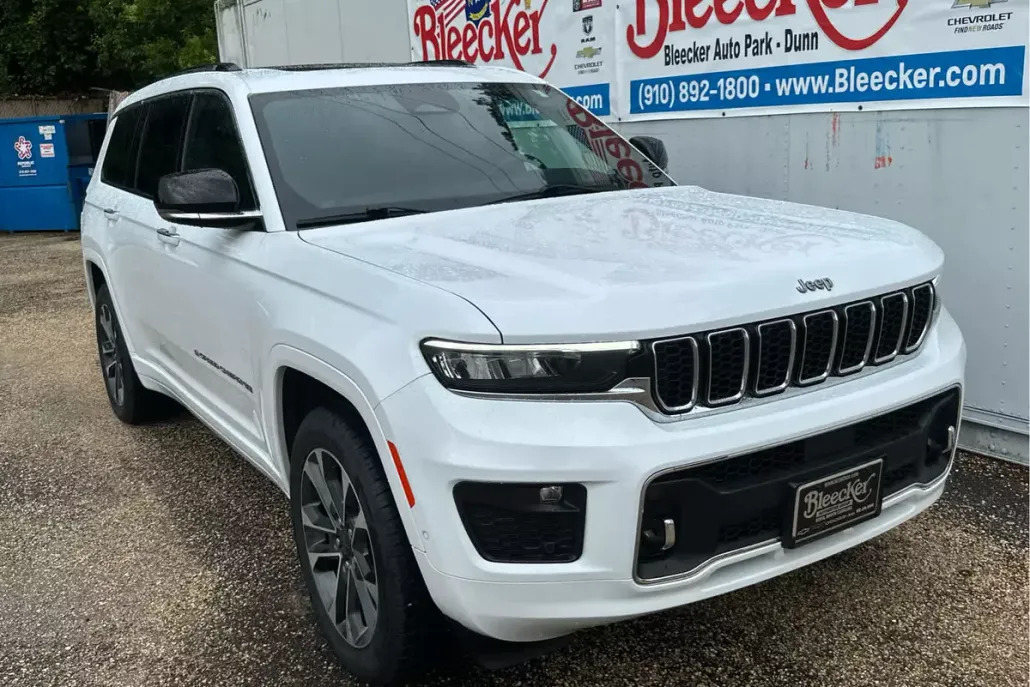 2023 Jeep Grand Cherokee Overland photo 1