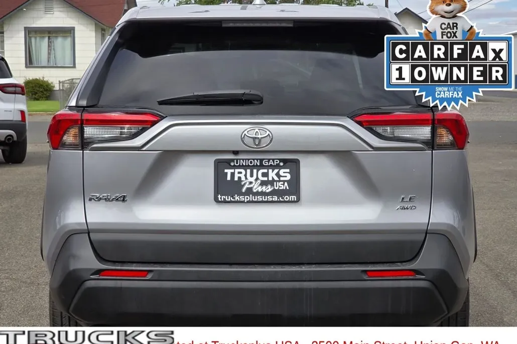 2023 Toyota RAV4 LE photo 1
