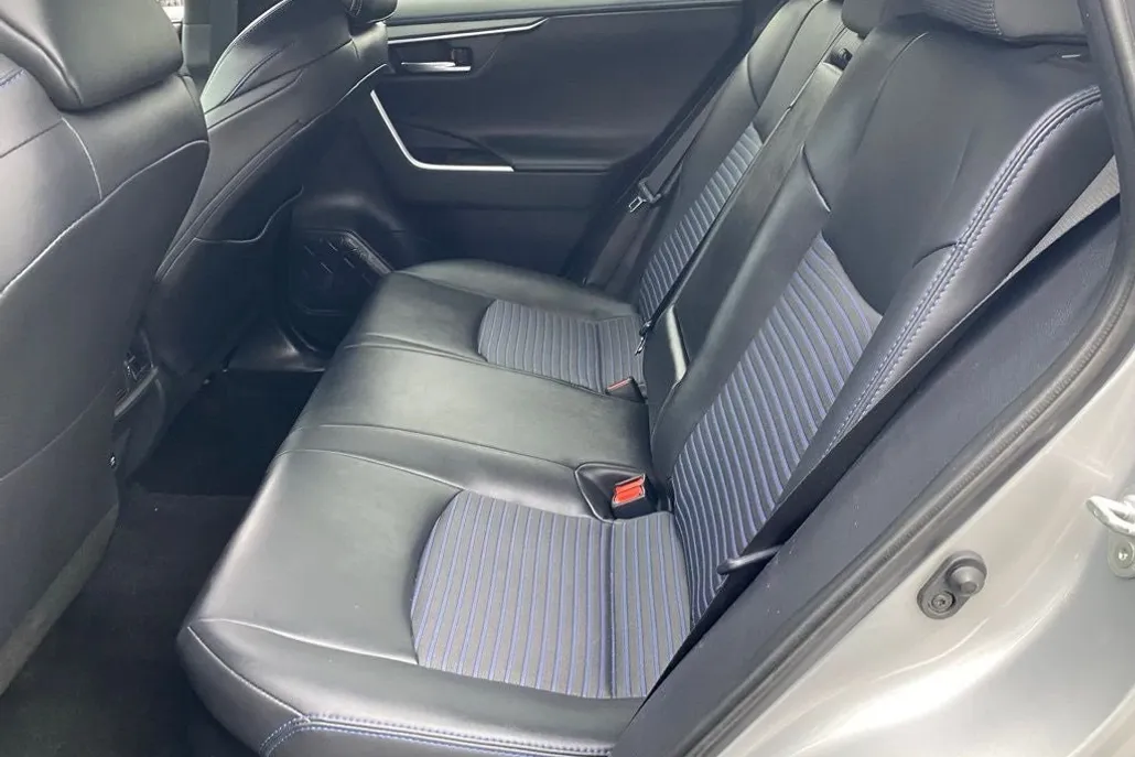 2019 Toyota RAV4 Hybrid XSE photo 1