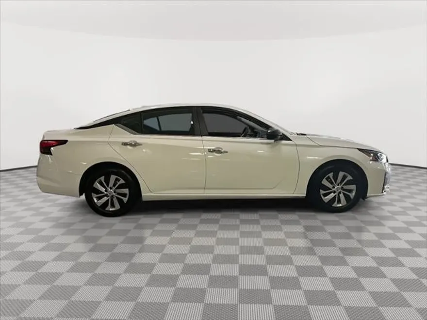 2025 Nissan Altima S photo 1