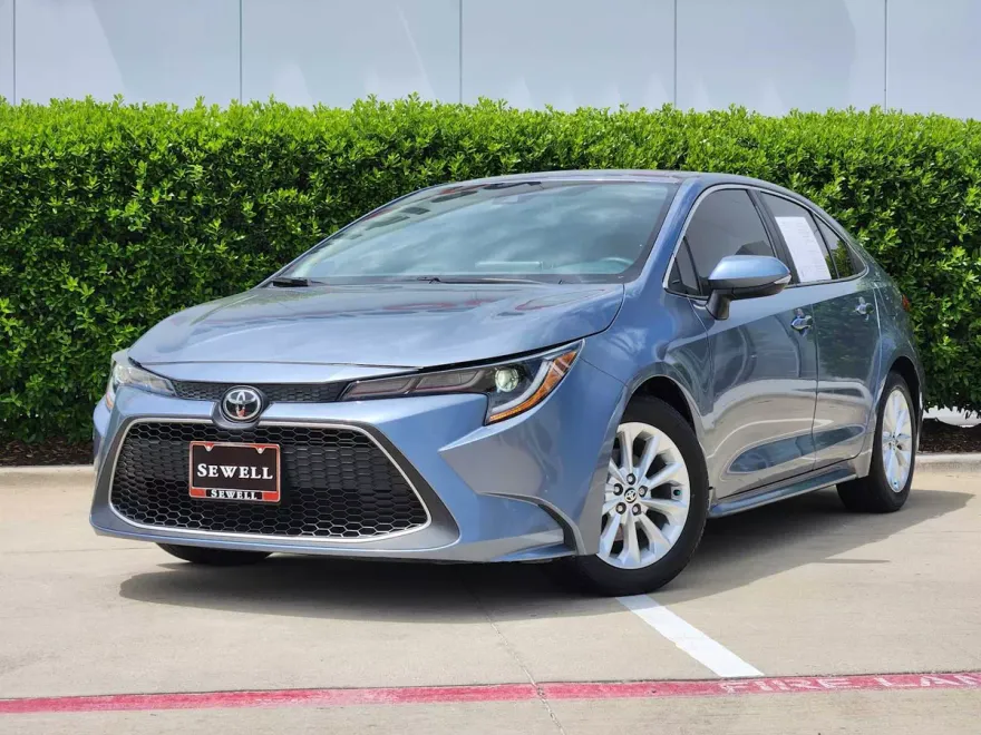 2020 Toyota Corolla XLE photo 1