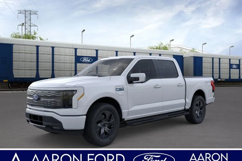 2025 Ford F-150 Lightning Lariat photo 1