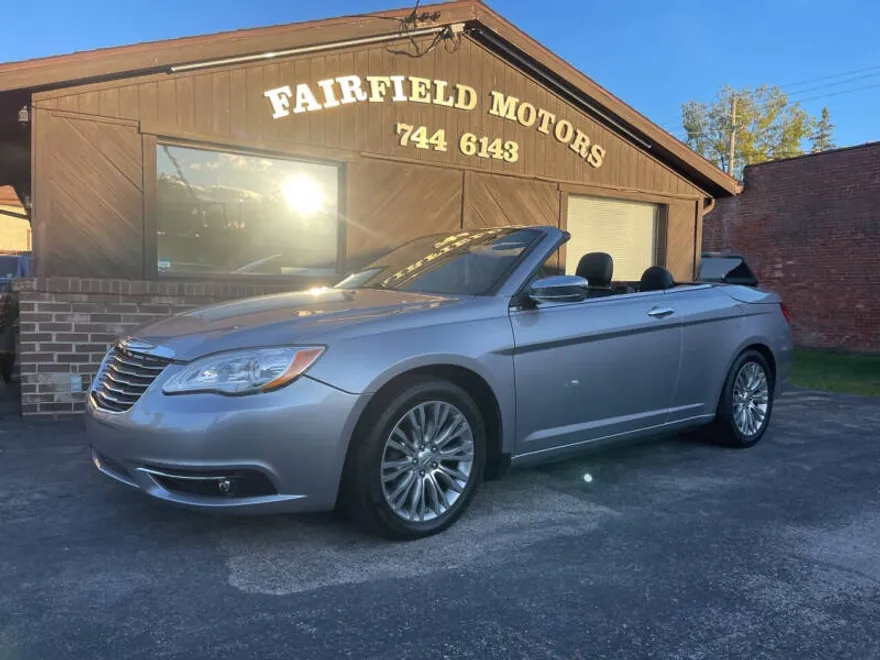 2013 Chrysler 200 Limited photo 1
