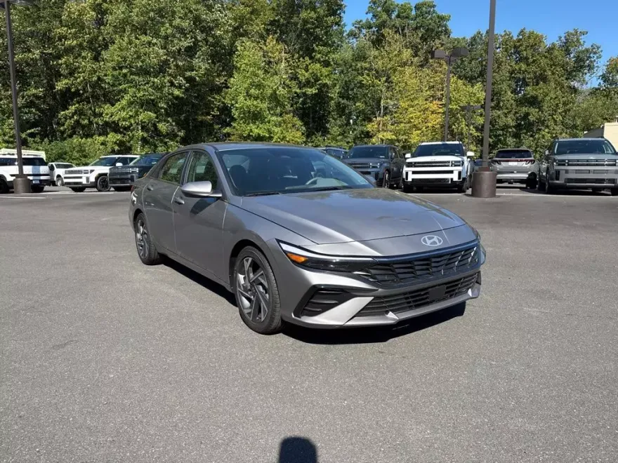 2025 Hyundai Elantra SEL Convenience photo 1