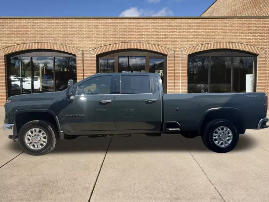 2025 Chevrolet Silverado 2500HD LTZ photo 1