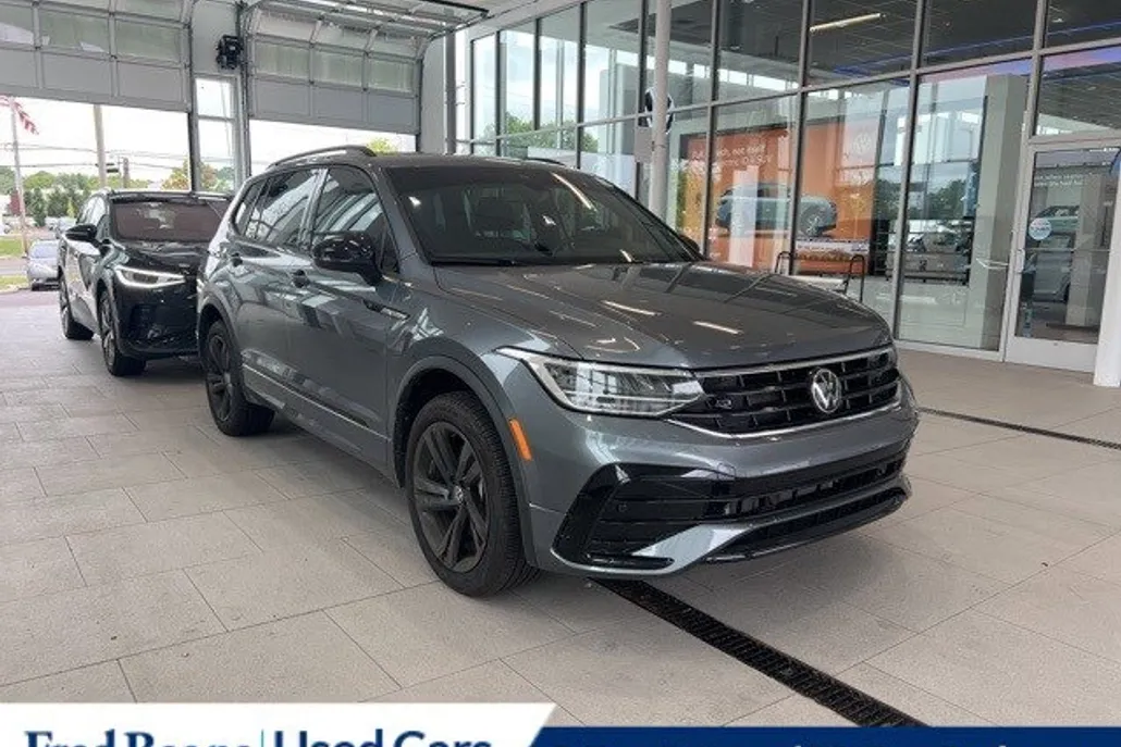2024 Volkswagen Tiguan SE R-Line Black photo 1