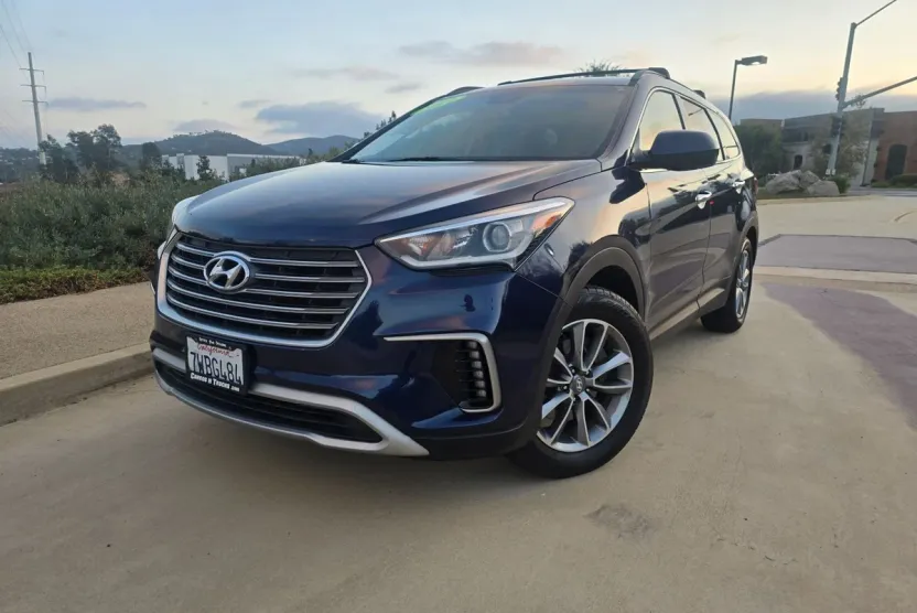 2017 Hyundai Santa Fe SE Sport photo 1