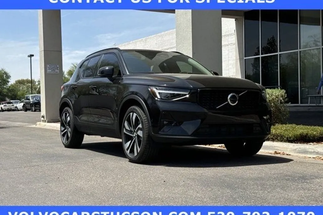 2024 Volvo XC40 Plus photo 1