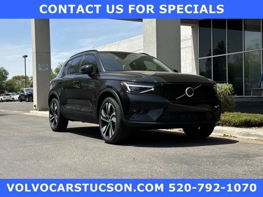 2024 Volvo XC40 Plus photo 1