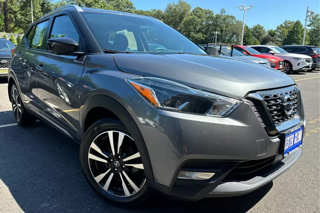 2020 Nissan Kicks SR photo 1