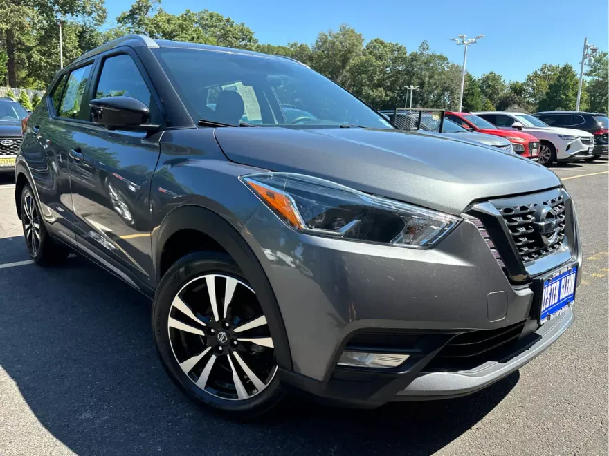 2020 Nissan Kicks SR photo 1