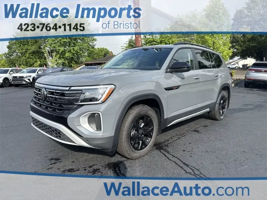 2025 Volkswagen Atlas SE Technology Peak Edition photo 1