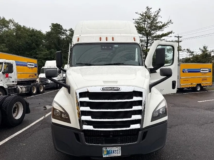 2022 Freightliner Cascadia 126" Sleeper Cab photo 1