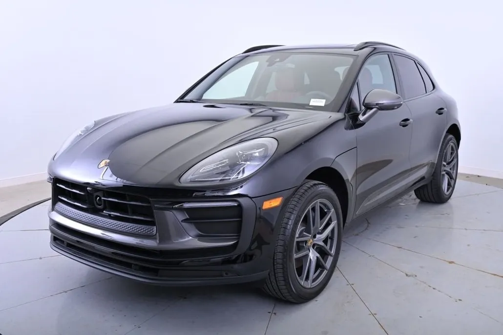 2025 Porsche Macan Base photo 1