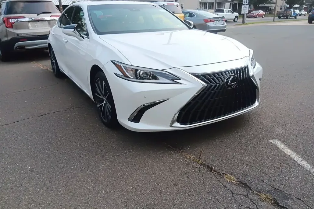 2022 Lexus ES 350 photo 1
