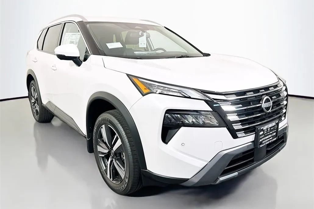 2025 Nissan Rogue SL photo 1