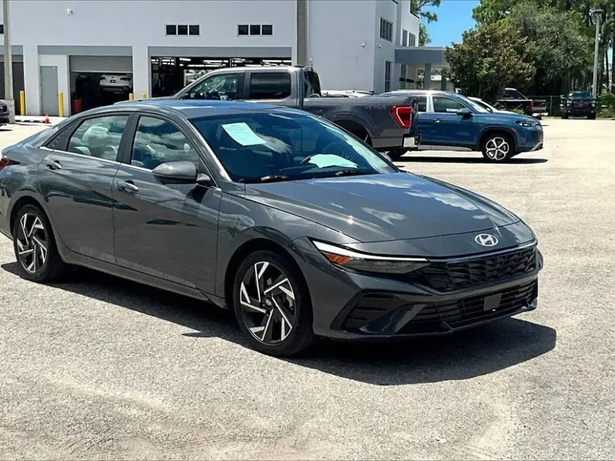 2024 Hyundai Elantra Limited photo 1